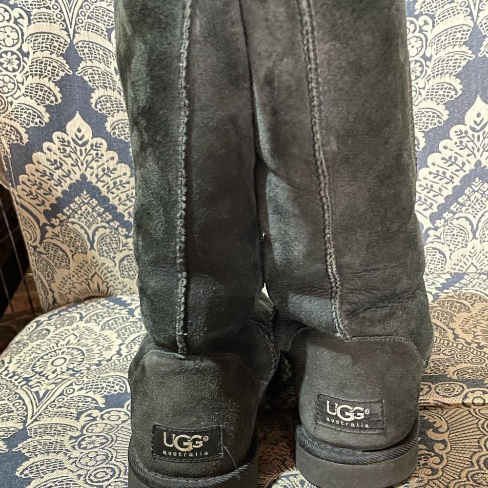 Uggs gently used size 8
